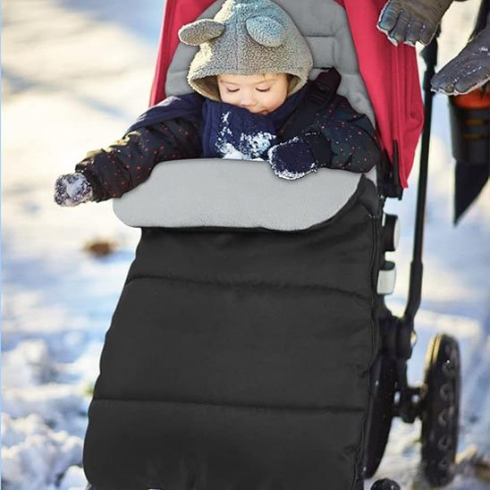 Chanceliere poussette noir et gris en neige