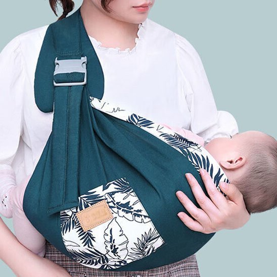 Echarpe de portage bébé dort tranquillement