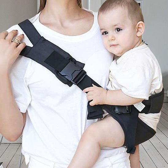Echarpe de portage noir porte enfant de profil