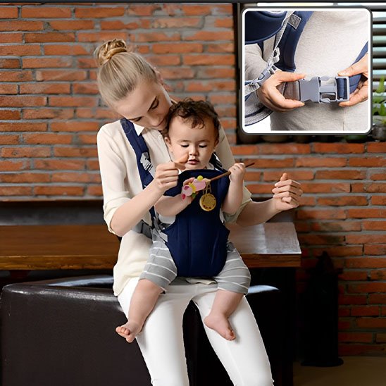 Porte bebe maman jouant en sécurité avec son bebe