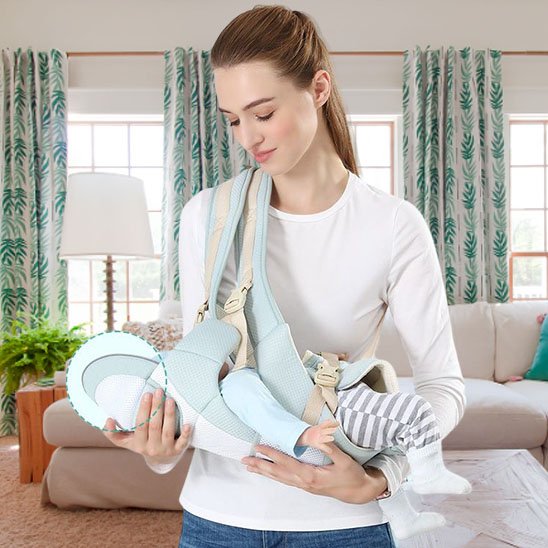 Porte bebe position vertical sur maman