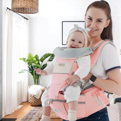 Porte bebe rose bébé souri avec sa maman
