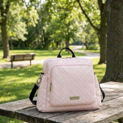Sac a langer bebe sur table